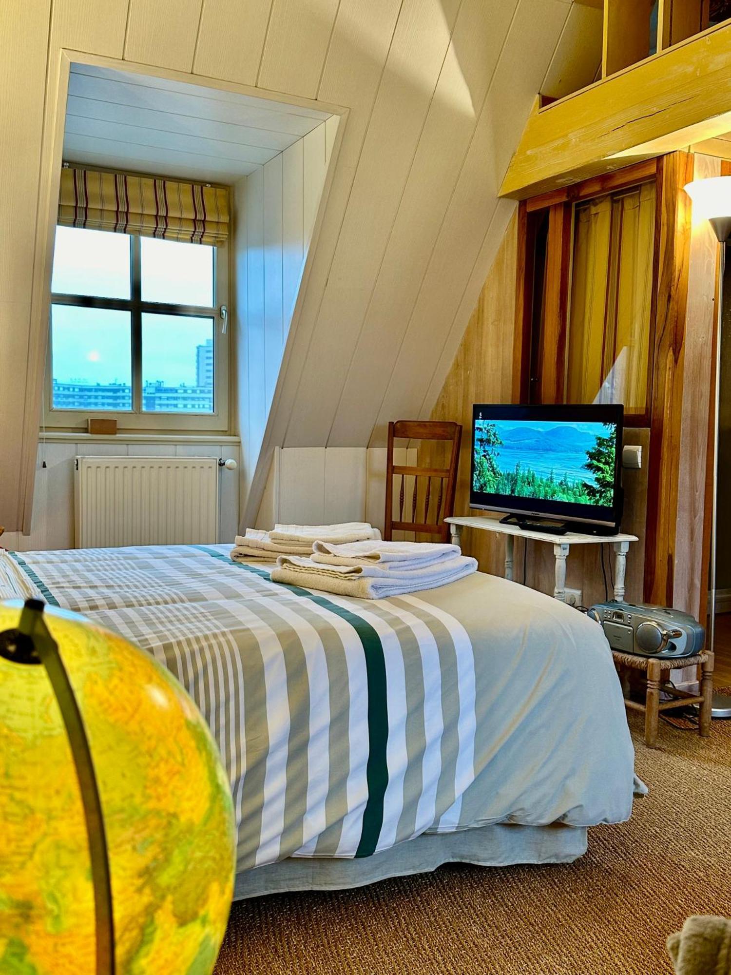 Logis Saint-Flaceau เลอม็องส์ ภายนอก รูปภาพ