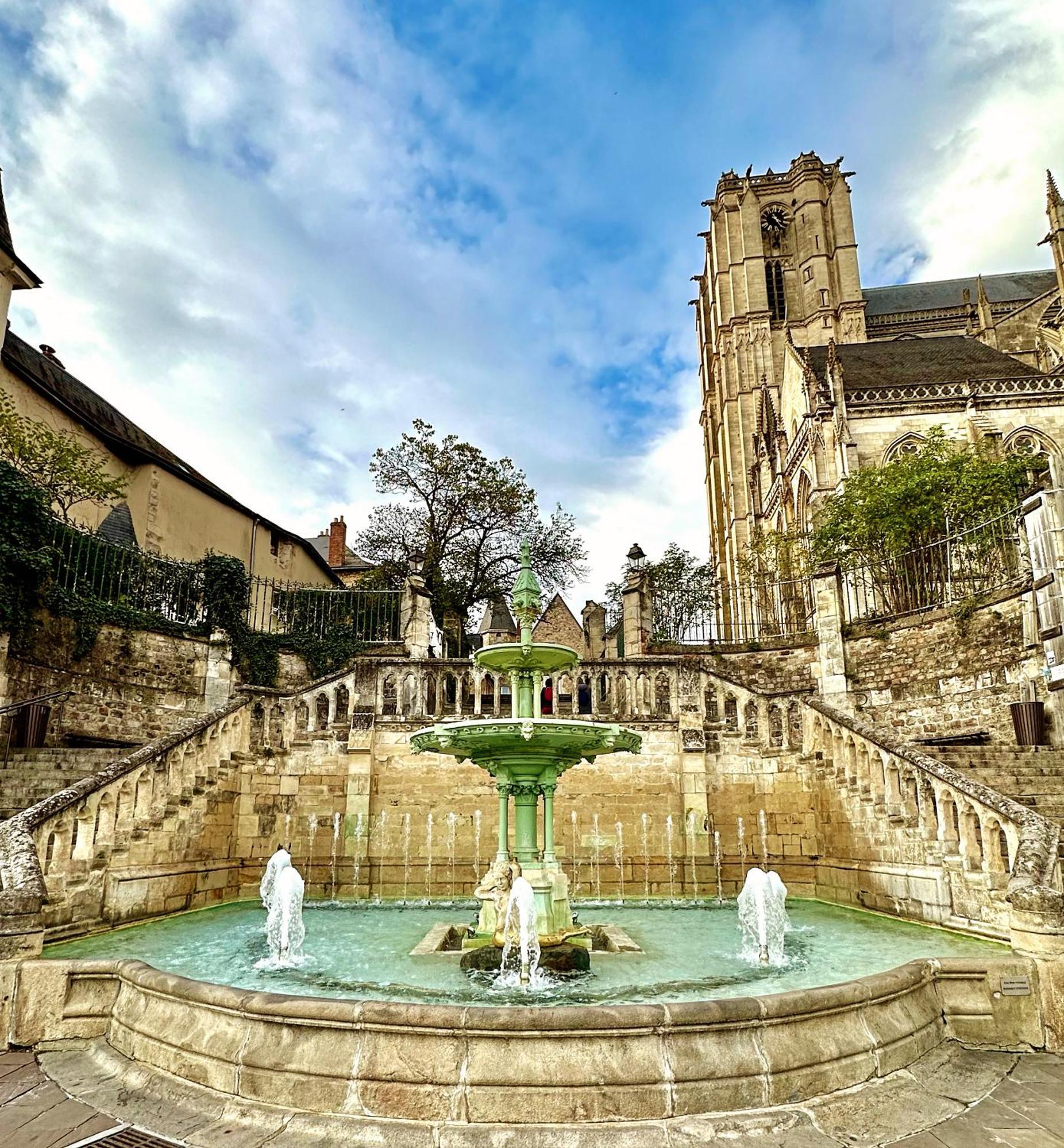 Logis Saint-Flaceau เลอม็องส์ ภายนอก รูปภาพ